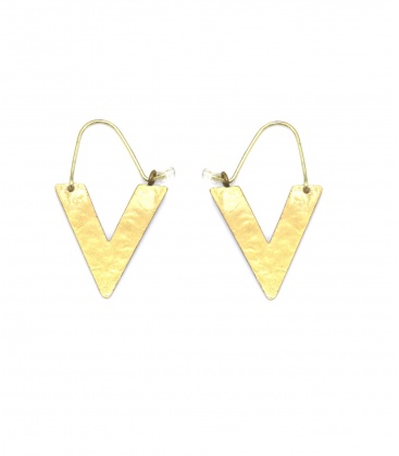 Goudkleurige oorhangers in V vorm