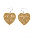 Camel kleurige harten oorbellen met een open motief