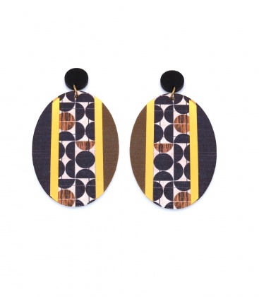 Zwart gekleurde houten oorhangers met een mooi motief