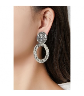 Oorclips zilverkleurige met een ovale hanger