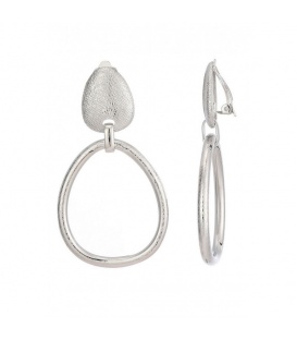 Zilverkleurige oorclips met een geribbeld motief in ei vorm