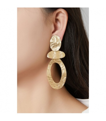 Zilverkleurige oorclips met een geborsteld motief