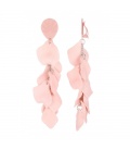 Roze oorclips met een streep design in het oor stukje en hangertjes