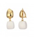 Witte oorclips met een kubus hanger en een goudkleurig oor stukje 
