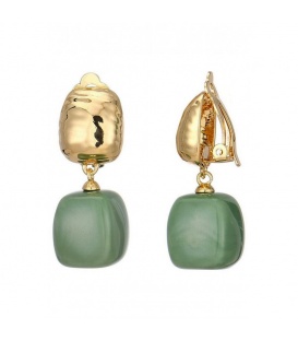 Goudkleurige oorclips met een groen vierkante hanger