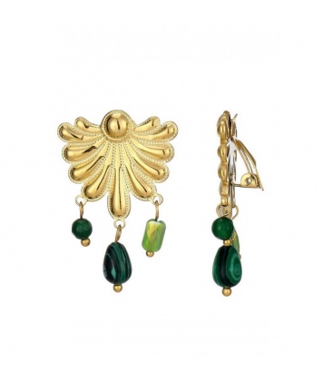 Goudkleurige oorclips met groene kraaltjes