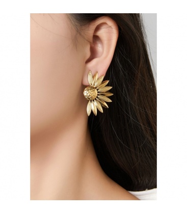 Oorclips zilverkleurig in bloem vorm