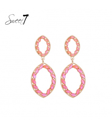 Goudkleurige oorhangers ingelegd met oranje glas steentjes