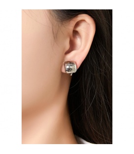 Zilverkleurige oorclips met een gehamerd motief