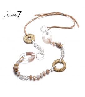 Lange naturelkleurige koord halketting met kralen en rotan elementen