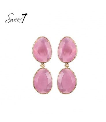Roze oorhangers met cat eye stenen in goudkleurige setting