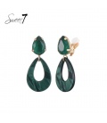 Groene oorclips met een ovale hanger en glas steentje