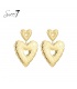 Goudkleurige harten oorhangers met een streep motief