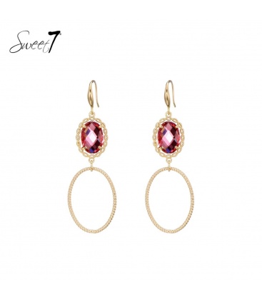 Goudkleurige oorhangers met een ovaal open design en een roze glas steentje