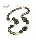 Halsketting met groene spiralen en goudkleurige cirkels