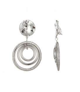 Zilverkleurige oorclips met 3 cirkels waarvan 1 bewerkt is