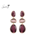 Paarse oorhangers met cat eye stenen en goudkleurige omlijsting