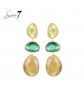 Groene oorhangers met cat eye stenen en een goudkleurige omlijsting
