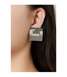 Oorclips met vierkante vorm in goudkleurig design