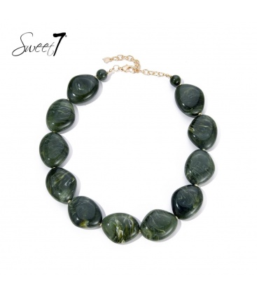 Groene korte halsketting met een marmerlook