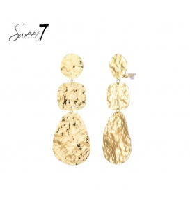 Oorclips goudkleurig in statement stijl met een gehamerd design