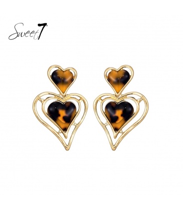 Oorhangers bruin met hartvormige pantermotief in goudkleurige setting