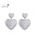 Zilverkleurige oorhangers met gehamerd hartdesign