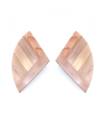 Oorclips bruin gekleurde in warme tinten met structuur