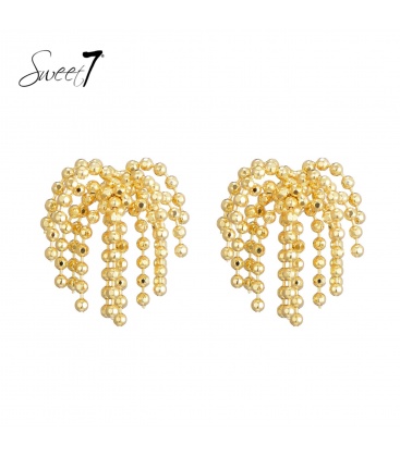 Goudkleurige oorhangers met kralen en strengen