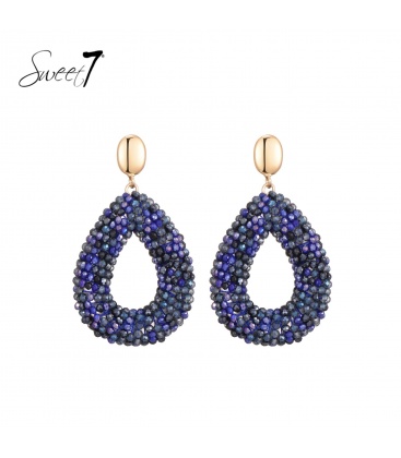 Oorbellen van Sweet7 met donkerblauwe kralenstructuur