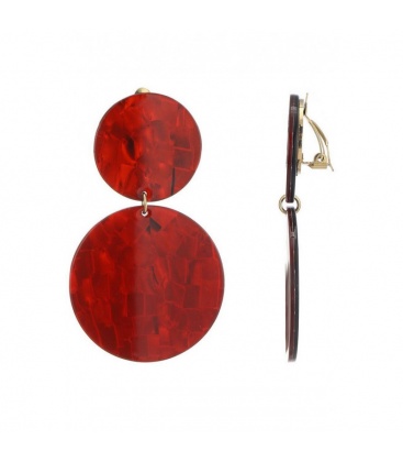 Oorclips rood met een gemarmerd patroon en elegante ronde hanger