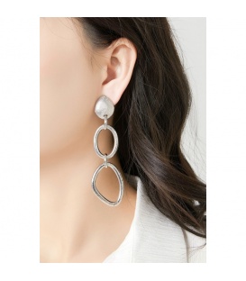 Oorclips zilverkleurig met drie moderne elementen 
