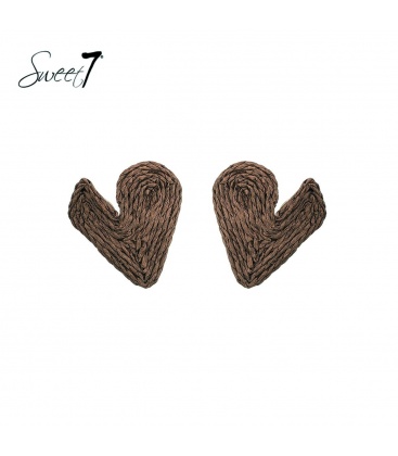 Bruine oorhangers met een raffia hart 