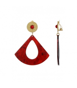 Oorclips met rode marmerlook en goudkleurige details