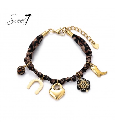 Bruine armband met dieren print een hart en gelukssymbolen