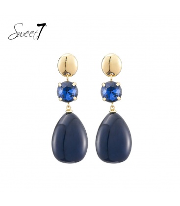 Oorbellen met diepe blauwe accenten en luxe uitstraling