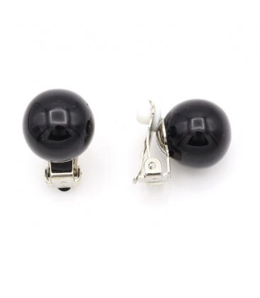 Oorclip zwart met tijdloze parel