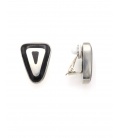 Oorclips met zwart en zilverkleurig driehoek design