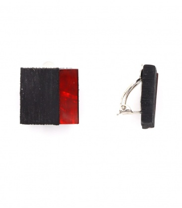 Oorclips zwart met rood parelmoer