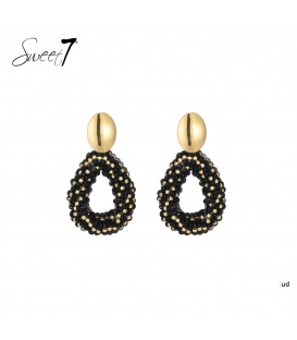 Oorbellen met zwarte kralen en goudkleurige details