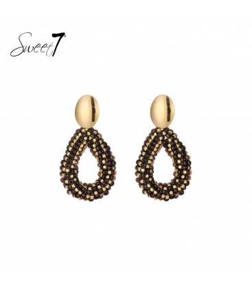 Oorbellen met druppelvormige kralen in goud en bruin tint