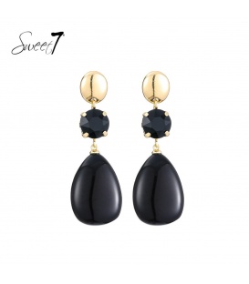 Elegante oorbellen in zwart met een goudkleurig detail 