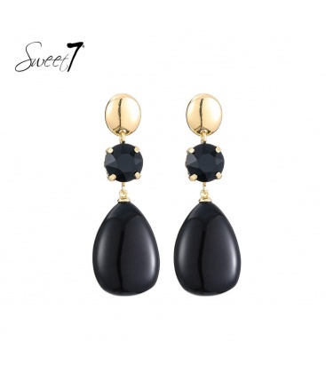 Elegante oorbellen in zwart met een goudkleurig detail 