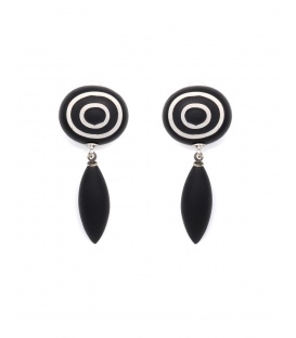 Oorclips zwart met opvallende vormen