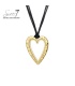 Halsketting met goudkleurig hart en zwart koord