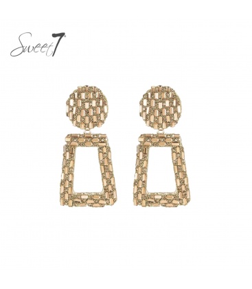 Oorbellen bruin met vierkante structuur en ingelegde details