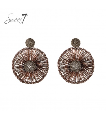 Oorbellen bruin in ronde vorm met een sprankelend hart