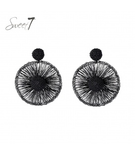 Oorbellen zwart met grafisch ontwerp en draadstructuur