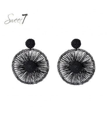 Oorbellen zwart met grafisch ontwerp en draadstructuur