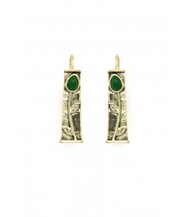 Oorbellen goudkleurig met groene druppelsteen en bladmotief